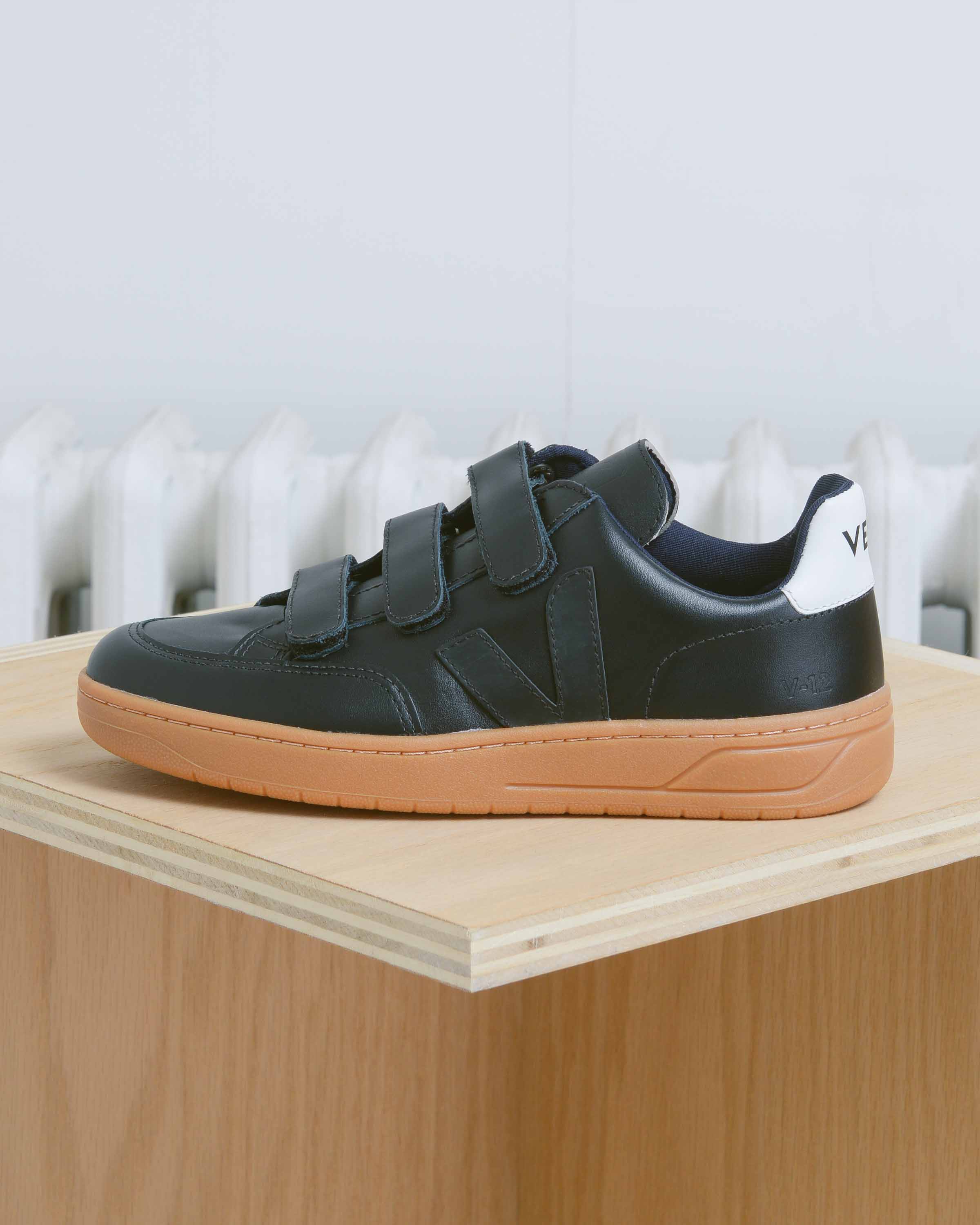 Black Natural Sole V-12 Velcro