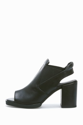 Black Piper Heel
